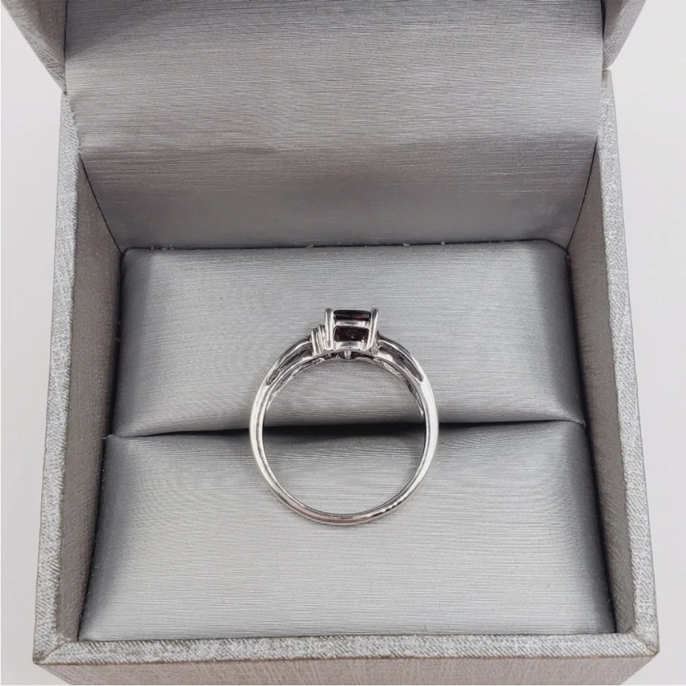 Genuine Trillion Garnet 925 Sterling Silver Twist Design Ring
